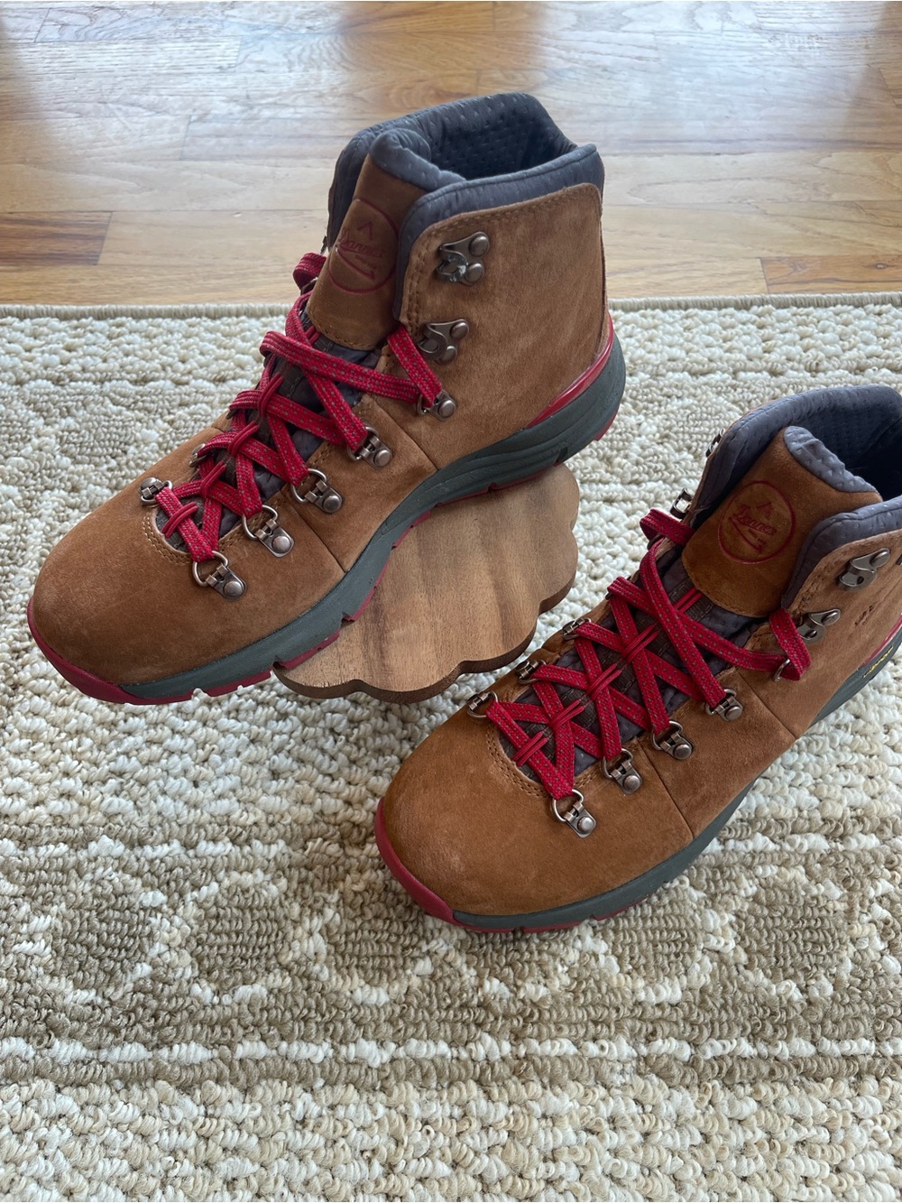 Danner Women's Mountain 600 Waterproof Hiking Boots Brown/Red Size 8 M